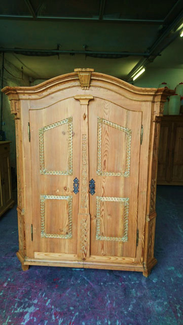 Schränke | Bauernmöbel Restauration | Bauernmöbel Klinik